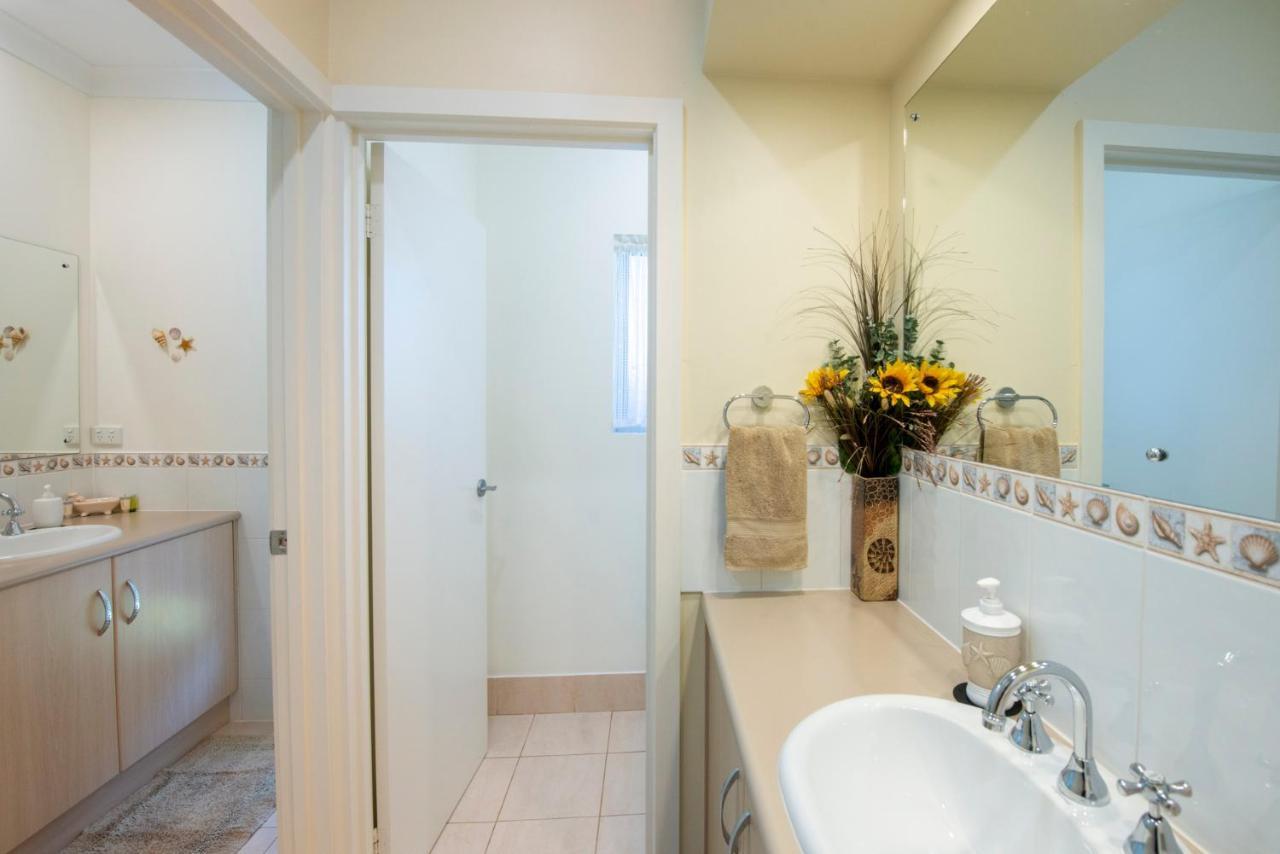 Searenity Holiday Accommodation Emu Bay Экстерьер фото