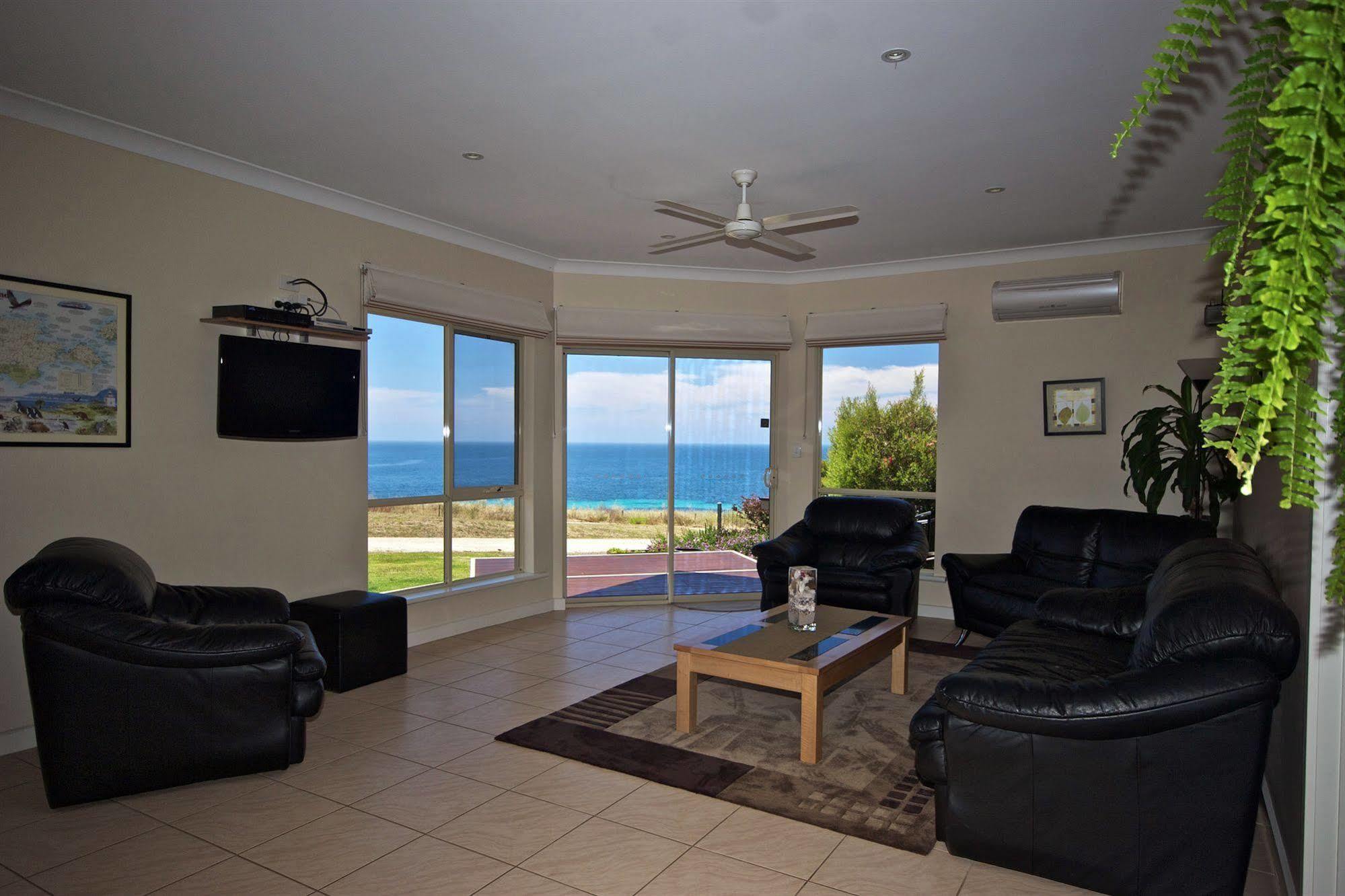 Searenity Holiday Accommodation Emu Bay Экстерьер фото